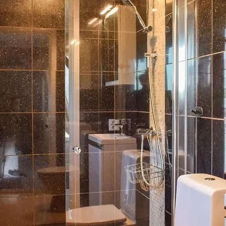 別荘 Awesome In W/ Jacuzzi, Wifi And 5 Bedrooms