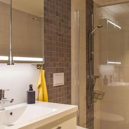 Awesome In W/ Jacuzzi, Wifi And 5 Bedrooms * Arendal